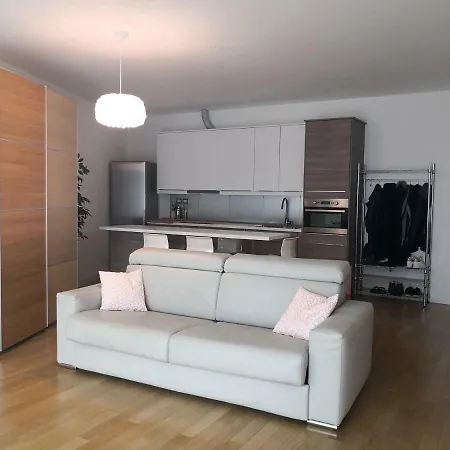 Studio Milanofiori 2000 * אסאגו