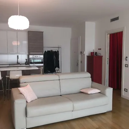 Studio Milanofiori 2000 דירה אסאגו