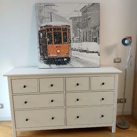 Studio Milanofiori 2000 דירה